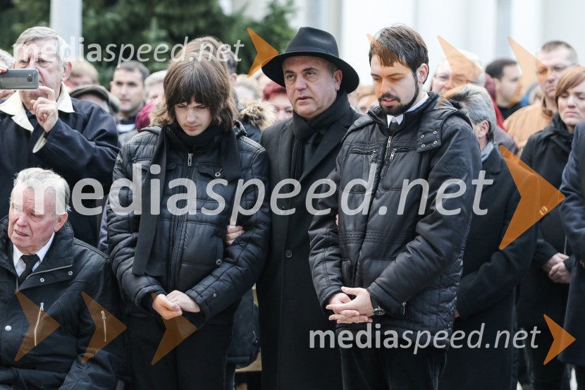  Rene  Šarac;  Goran  Šarac;  Simon ŠaracZadnje slovo od Simone Weiss