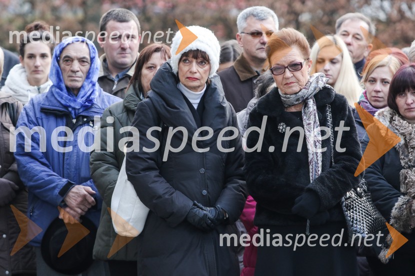 dr. Manca Košir, publicistka;  Elza Budau, slovenska besedilopiska, pesnica in pisateljicaZadnje slovo od Simone Weiss