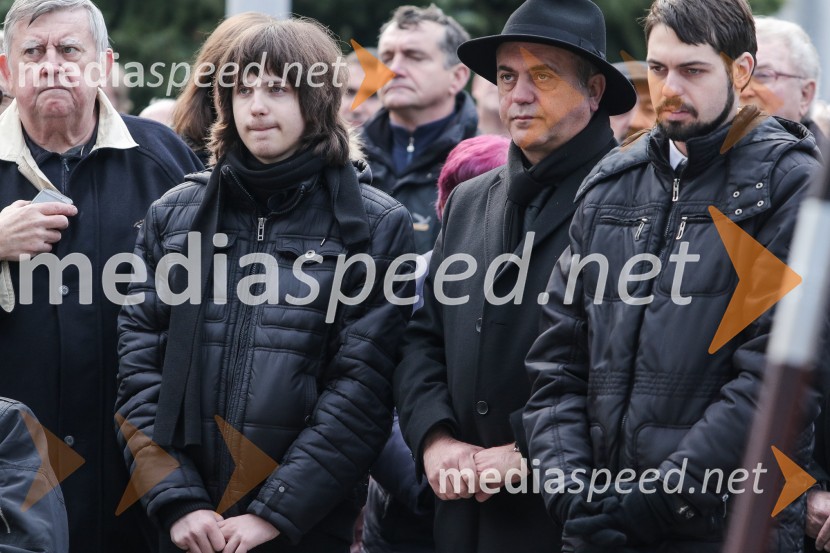  Rene  Šarac;  Goran  Šarac;  Simon ŠaracZadnje slovo od Simone Weiss