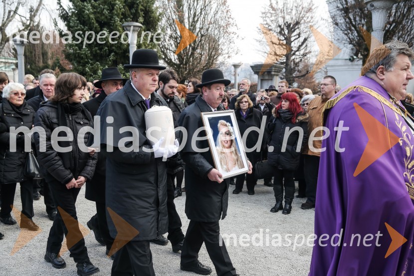 Zadnje slovo od Simone Weiss