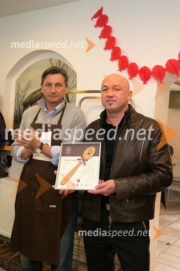 Borut Pahor, predsednik Republike Slovenije;  ... Borut Pahor peče božično pecivo za otroke