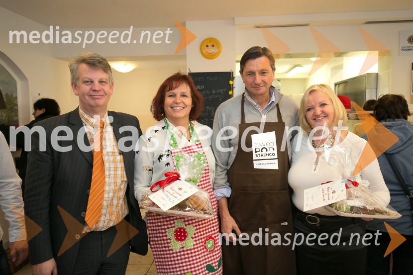  Zvonko  Belič, direktor Zavoda Pod strehco; dr.  Valerija Bužan, direktorica VDC Dolfke Boštjaničič;  Borut Pahor, predsednik Republike Slovenije;  Olga  Rupnik Krže, ravnateljica Doma Manči BeličeveBorut Pahor peče božično pecivo za otroke