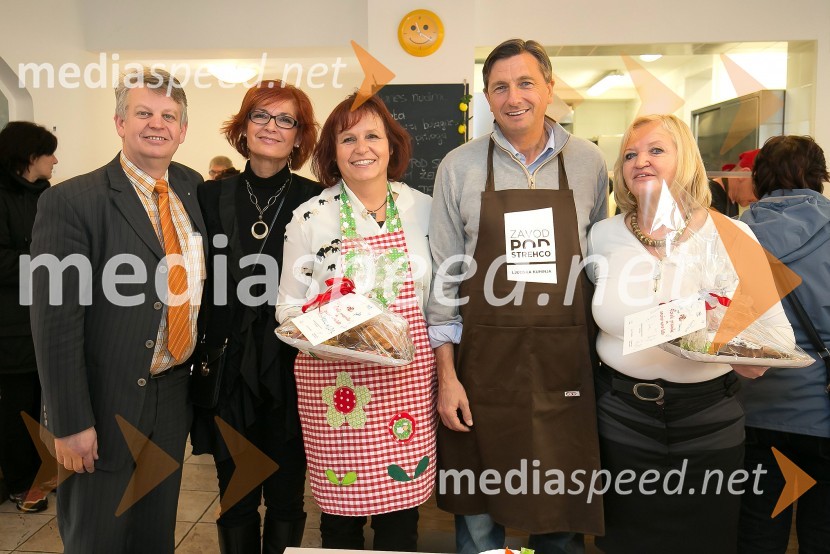  Zvonko  Belič, direktor Zavoda Pod strehco;  ... ; dr.  Valerija Bužan, direktorica VDC Dolfke Boštjaničič;  Borut Pahor, predsednik Republike Slovenije;  Olga  Rupnik Krže, ravnateljica Doma Manči BeličeveBorut Pahor peče božično pecivo za otroke