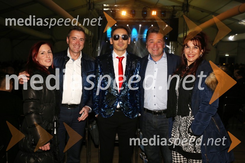  Barbara Krajnc, lastnica BK Dental;  Vili Rajšp, direktor, Kellys čips;  Tadej Toš, igralec, komik in TV voditelj;  Andrej Krume, direktor, Kompas Scandinavia;  Denisa Geislerova KrumeTadej Toš, HOHOHO Praznični festival 2015