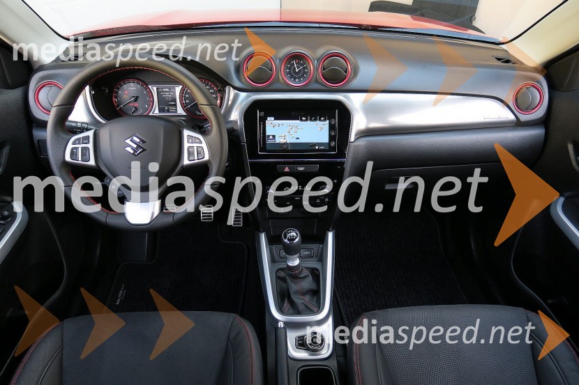Suzuki Vitara 1.4 BoosterJet 4WD S, notranjostSuzuki Vitara 1.4 BoosterJet 4WD S, mediaspeed test