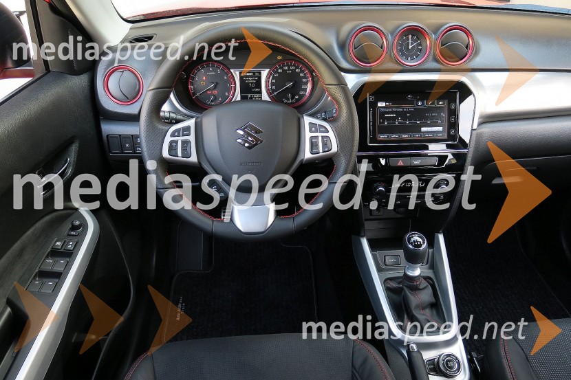 Suzuki Vitara 1.4 BoosterJet 4WD S, notranjostSuzuki Vitara 1.4 BoosterJet 4WD S, mediaspeed test