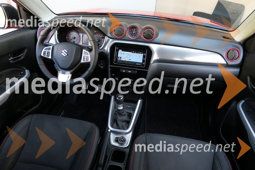 Suzuki Vitara 1.4 BoosterJet 4WD S, notranjostSuzuki Vitara 1.4 BoosterJet 4WD S, mediaspeed test