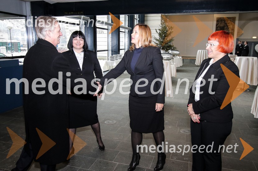  dr. Edvard  Kobal, direktor Slovenske znanstvene fundacije;  Nataša  Luša, Delo d.o.o., prokuristka; mag. Irma Gubanec, predsednica uprave Delo d.d.;  Mateja Babič Stermecki, odgovorna urednica časopisa DeloDelova osebnost leta 2015 je Jure Poglajen