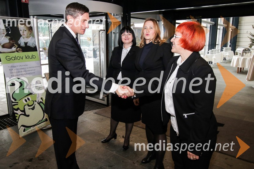  Borut Pahor, predsednik Republike Slovenije;  Nataša  Luša, Delo d.o.o., prokuristka; mag. Irma Gubanec, predsednica uprave Delo d.d.;  Mateja Babič Stermecki, odgovorna urednica časopisa DeloDelova osebnost leta 2015 je Jure Poglajen