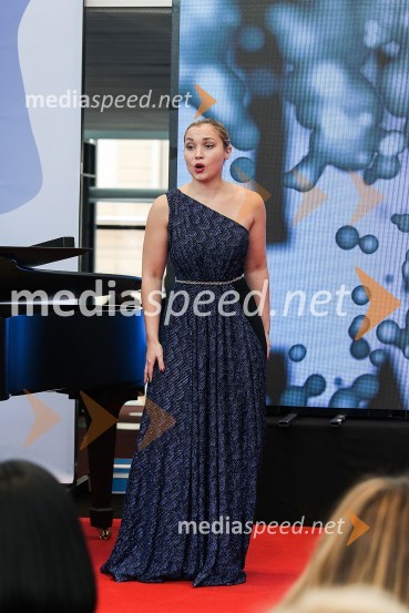  Eva Černe, pevkaDelova osebnost leta 2015 je Jure Poglajen