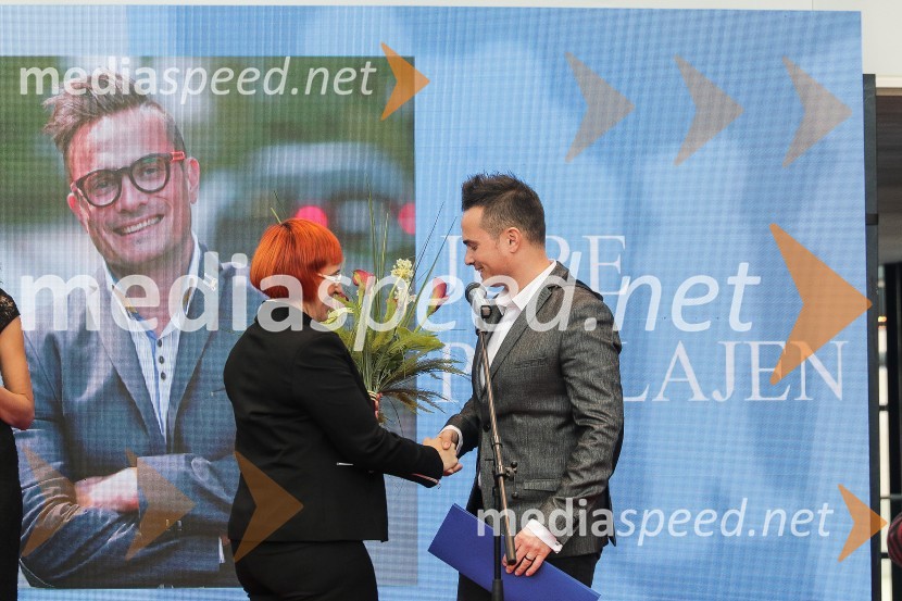  Mateja Babič Stermecki, odgovorna urednica časopisa Delo;  Jure  Poglajen, zobozdravnikDelova osebnost leta 2015 je Jure Poglajen