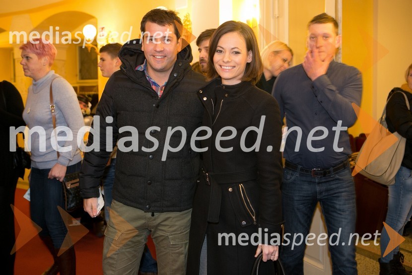  Gregor Trebušak, urednik oddaje Svet na Kanalu A;  Urša Trebušak, novinarkaBorut Pahor gost oddaje Na žaru