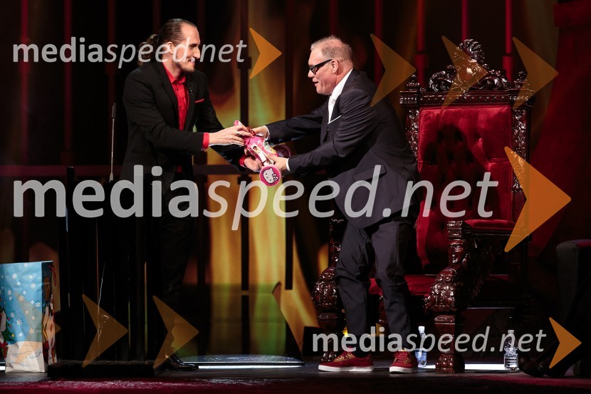  Vid  Valič, stand-up komik, voditelj;  Boris Kobal, igralecBoris Kobal gost oddaje Na žaru