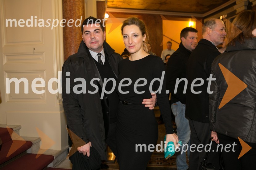  Denis Sarkič, SD komunikator;  Špela Vovk, svetovalka predsednika RS za komuniciranje in odnose z javnostmiBorut Pahor gost oddaje Na žaru