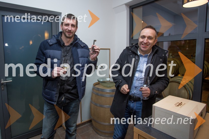  Viki Vukan, glavni urednik avtomobilizma Mediaspeed;  Borut  Cvetko, kreativni direktor MediaspeedMediaspeed 14. rojstni dan in ponovoletno druženje