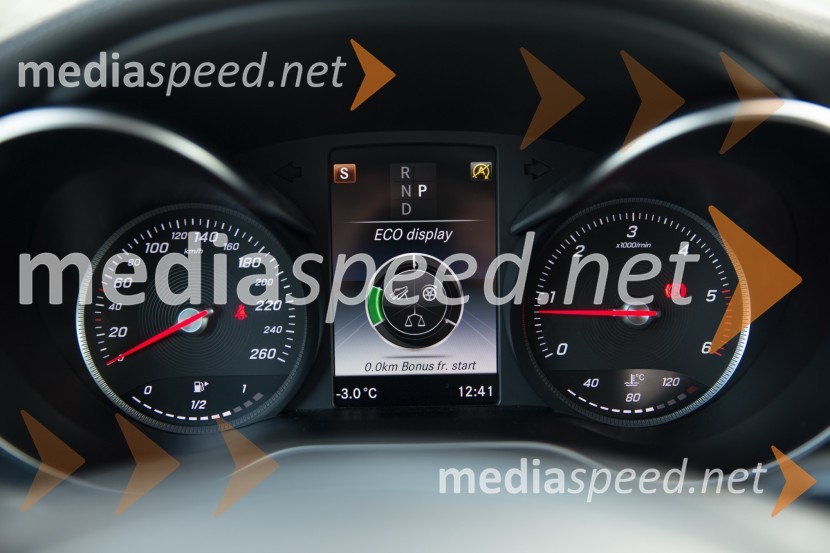 Mercedes-Benz GLC 220d 4Matic, analogni merilniki z digitalnim zaslonom Mercedes-Benz GLC 220d 4Matic, mediaspeed test
