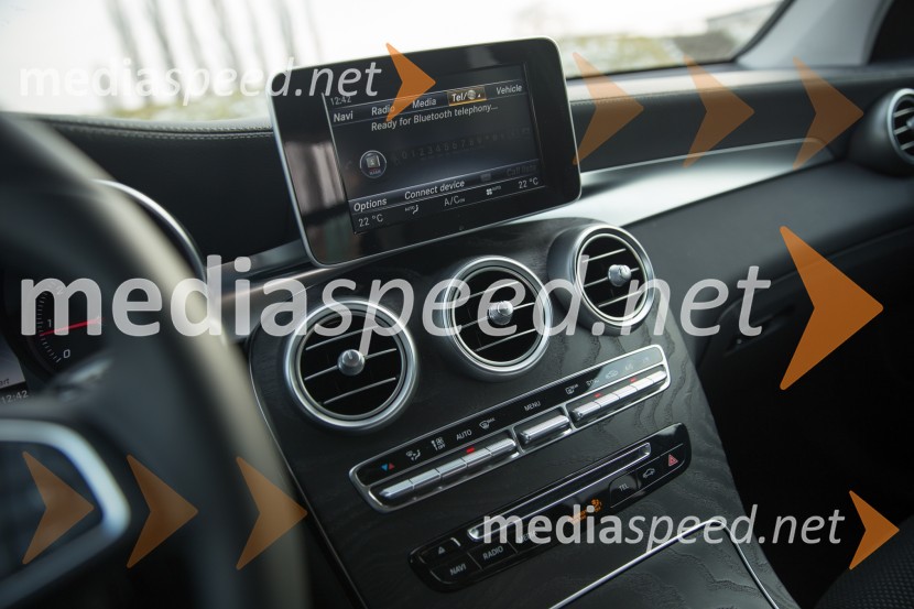 Mercedes-Benz GLC 220d 4Matic, štrleč zaslon na kokpituMercedes-Benz GLC 220d 4Matic, mediaspeed test