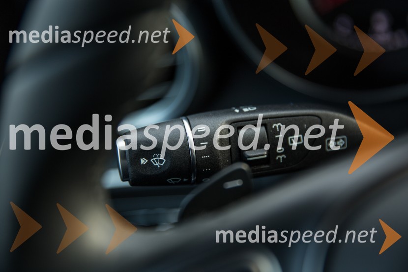 Mercedes-Benz GLC 220d 4Matic, brisalci so na levi ročiciMercedes-Benz GLC 220d 4Matic, mediaspeed test