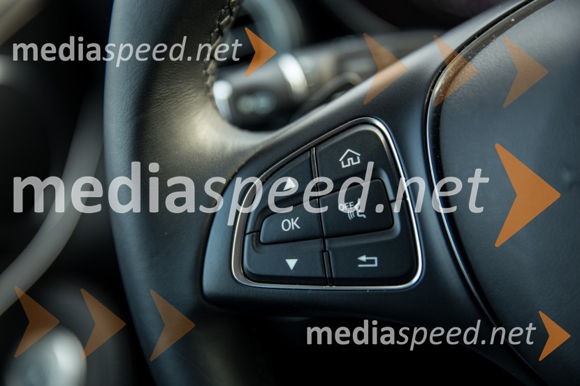 Mercedes-Benz GLC 220d 4Matic, volanski sprehod po potovalnem računalnikuMercedes-Benz GLC 220d 4Matic, mediaspeed test