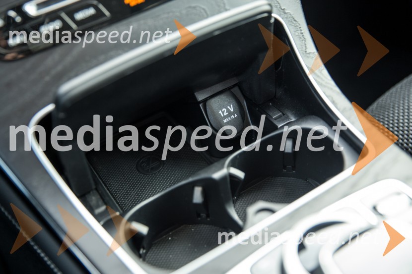 Mercedes-Benz GLC 220d 4Matic, odlagalni predalčkiMercedes-Benz GLC 220d 4Matic, mediaspeed test