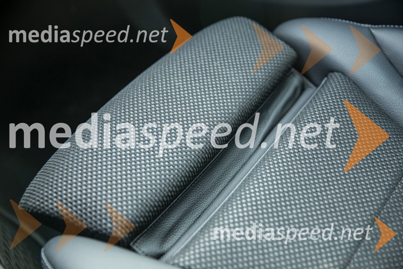Mercedes-Benz GLC 220d 4Matic, za boljšo lego stegnenice se sedalni del izvlečeMercedes-Benz GLC 220d 4Matic, mediaspeed test