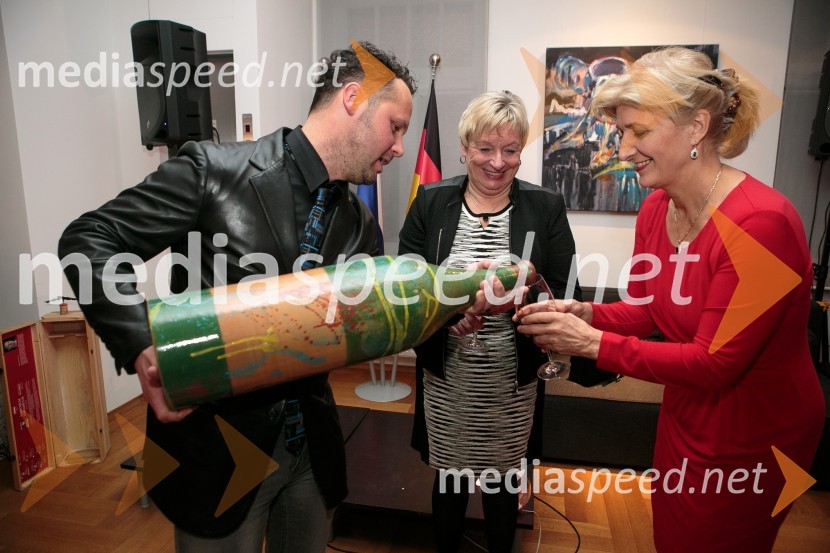  Klemen  Brun, visual artist;  Gertrud Rantzen, predsednica upravnega odbora, Slovensko-nemška gospodarska zbornica; dr. Anna Prinz, veleposlanica NemčijeNovoletni sprejem Slovensko-nemške gospodarske zbornice in Veleposlaništva ZRN