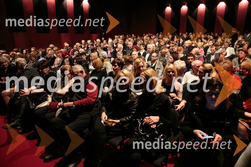 Pijem, ker sem pač žejna, premiera monokomedijePijem, ker sem pač žejna, premiera monokomedije