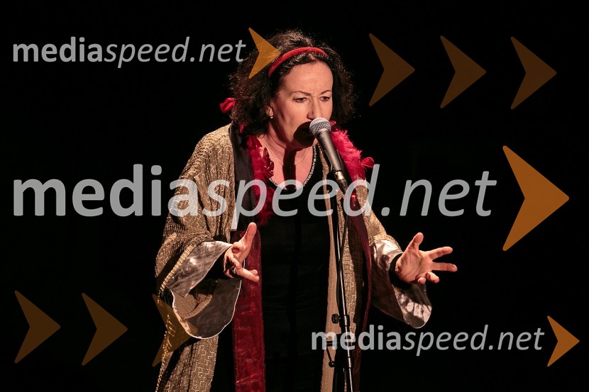  Polona Vetrih, igralkaPijem, ker sem pač žejna, premiera monokomedije