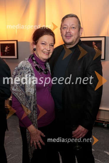  Elza Budau, slovenska besedilopiska, pesnica in pisateljica;  Robert Waltl, direktor, Mini teaterPijem, ker sem pač žejna, premiera monokomedije