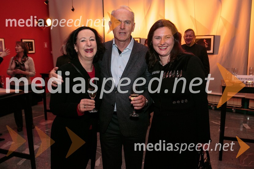  Polona Vetrih, igralka;  Jože  Mermal, predsednik uprave BTC-ja; dr. Maruša Hribar, izvršilni odbor evropskega združenja za integrativno medicino	Pijem, ker sem pač žejna, premiera monokomedije