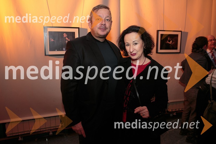  Robert Waltl, direktor, Mini teater;  Polona Vetrih, igralkaPijem, ker sem pač žejna, premiera monokomedije