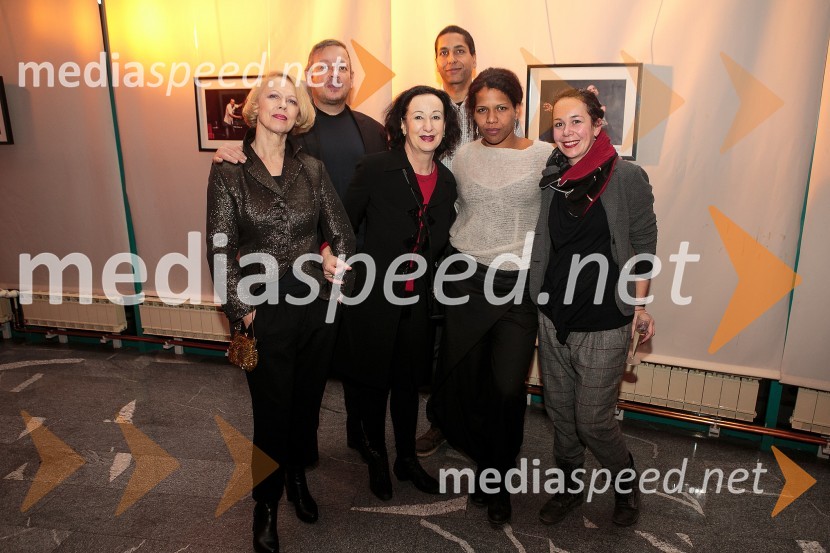  Mojca Makuc, modna oblikovalka;  Robert Waltl, direktor, Mini teater;  Polona Vetrih, igralka;  Joseph Nzobandora - Jose, raper, Murat & Jose;  Maša Kagao Knez, koreografinja;  ... Pijem, ker sem pač žejna, premiera monokomedije