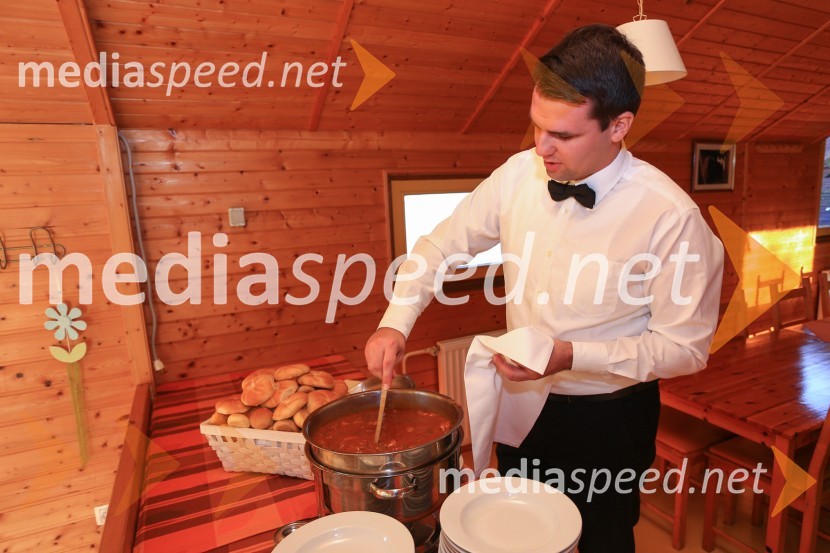  Tadej Ljubec, vodja restavracije Sedem, VSGT Mb14. srečanje prijateljev hiše vin Doppler