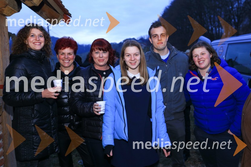  Pija Brglez;  Pika Brglez;  Mihaela  Kopše, Hiša vin Doppler;  Lana Kopše;  Primož Brglez;  Lina Kopše,  Hiša vina Doppler14. srečanje prijateljev hiše vin Doppler