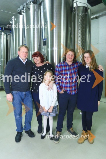  Boštjan Kopše, Hiša vin Doppler;  Mihaela  Kopše, Hiša vin Doppler;  Lena Kopše;  Lina Kopše,  Hiša vina Doppler;  Lana Kopše14. srečanje prijateljev hiše vin Doppler