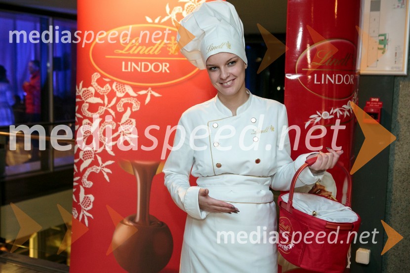 Promotorka Čokolade Lint1. modna revija Okusi modo