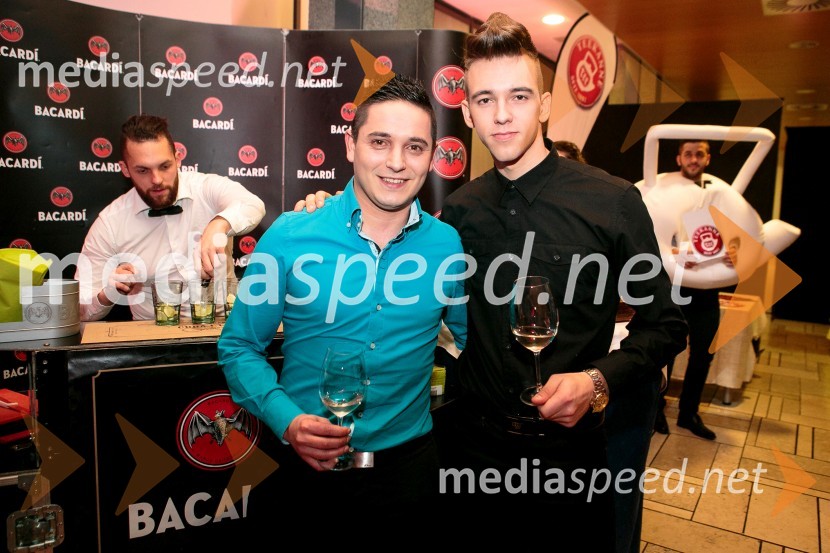  Andrej Zorman, 3. mesto na izboru Naj slovenski natakar/natakarica 2015;  Stašo Frlež, zmagovalec na izboru Naj slovenski natakar/natakarica 20151. modna revija Okusi modo