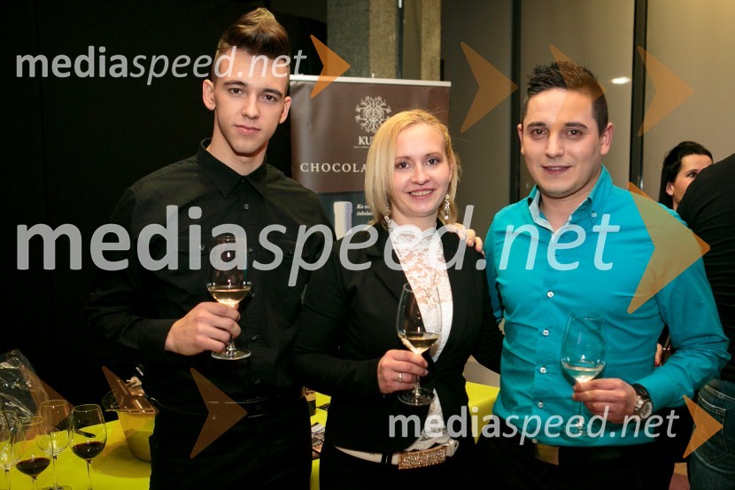  Stašo Frlež, zmagovalec na izboru Naj slovenski natakar/natakarica 2015;  Maja Feterikova, 2. mesto na izboru Naj slovenski natakar/natakarica 2015;  Andrej Zorman, 3. mesto na izboru Naj slovenski natakar/natakarica 20151. modna revija Okusi modo