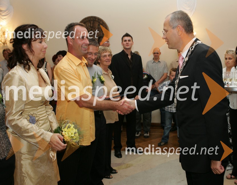 Anita Valher in Tomaž Mlakar ter Boris Sovič, mariborski župan v letih 1998-2006Anita Valher in Tomaž Mlakar - poroka