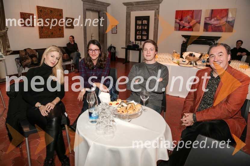  ... ;  ... ;  ... ;  Marjan Bunič, pevec, voditelj, Radio OgnjiščeMuzikal Cvetje v jeseni bo doživel 100. ponovitev