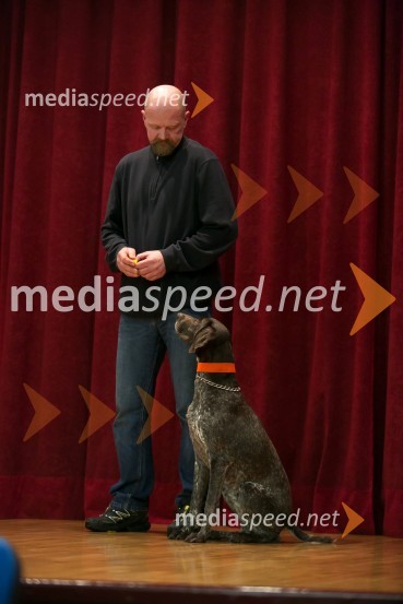  Primož Glavič, vodnik;  psička Oli2. Kriminalistična sreda na Fakulteti za varnostne vede