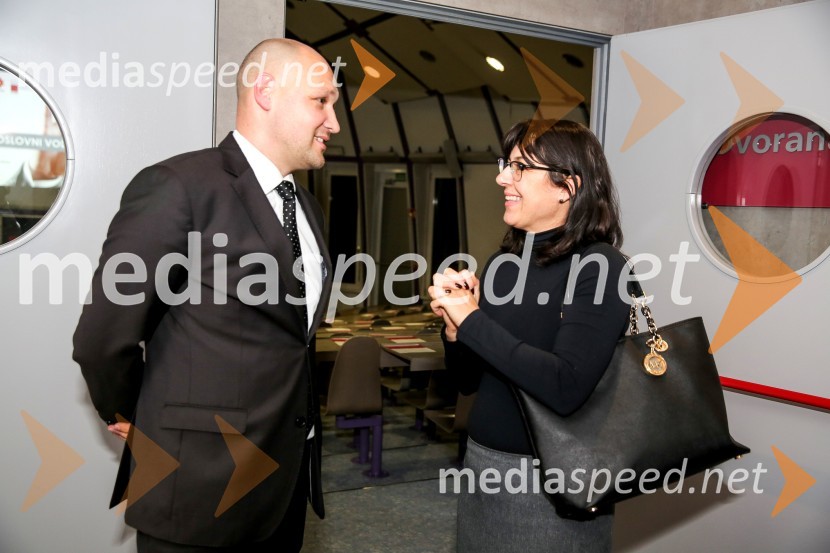  Uroš  Merc, predsednik uprave Bisol d.o.o.;  Monika Lapanja, direktorica, Center poslovne odličnosti, Ekonomska fakulteta, Univerza v LjubljaniSlovenski poslovni voditelji v svetu, Alumni dogodek