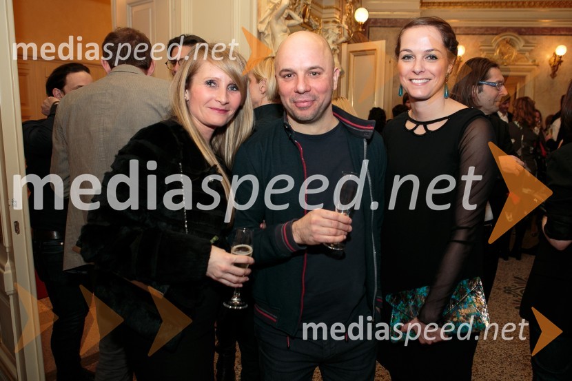  Anja Žižek, marketing SNG Maribor;  Matej  Koren, Matej Koren Studio;  Špela Lešnik, producentka Drame SNG MariborOutstanding 2015, podelitev nagrad