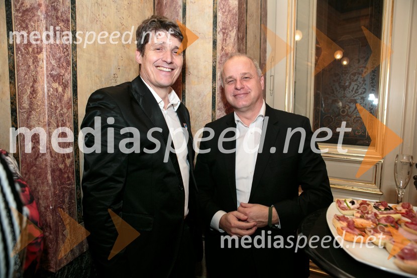 mag. Borut Sajovic, župan občine Tržič;  Mitja  Petrovič, direktor za poslovni in vsebinski razvoj festivala Zlati bobenOutstanding 2015, podelitev nagrad