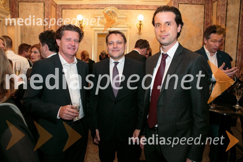  Marko Kolbl, lastnik Radia Center in direktor Europlakat;  Toni Balažič, predsednik uprave Mercator d.d.;  ... Outstanding 2015, podelitev nagrad