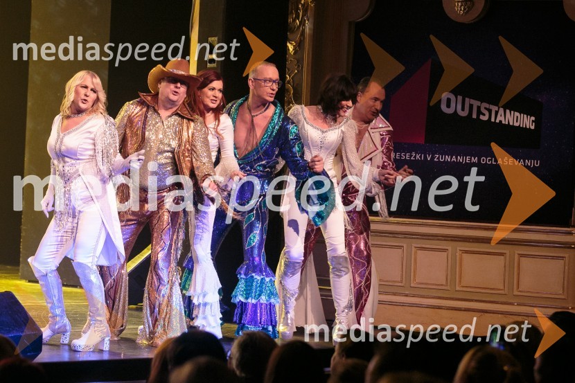  Alenka Godec, pevka;  Gojmir Lešnjak Gojc, igralec;  Simona  Vodopivec Franko, voditeljica;  Uroš Smolej, igralec;  Damjana Golavšek, pevka;  Patrik Greblo, dirigentOutstanding 2015, podelitev nagrad