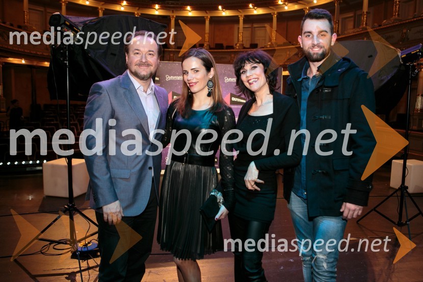  Patrik Greblo, dirigent;  Milena  Kalaacunn, Hubmedia;  Damjana Golavšek, pevka;  Tim Lončar, pevec in igralecOutstanding 2015, podelitev nagrad