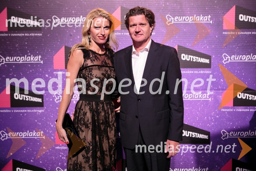  Anita Kolbl;  Marko Kolbl, lastnik Radia Center in direktor EuroplakatOutstanding 2015, podelitev nagrad