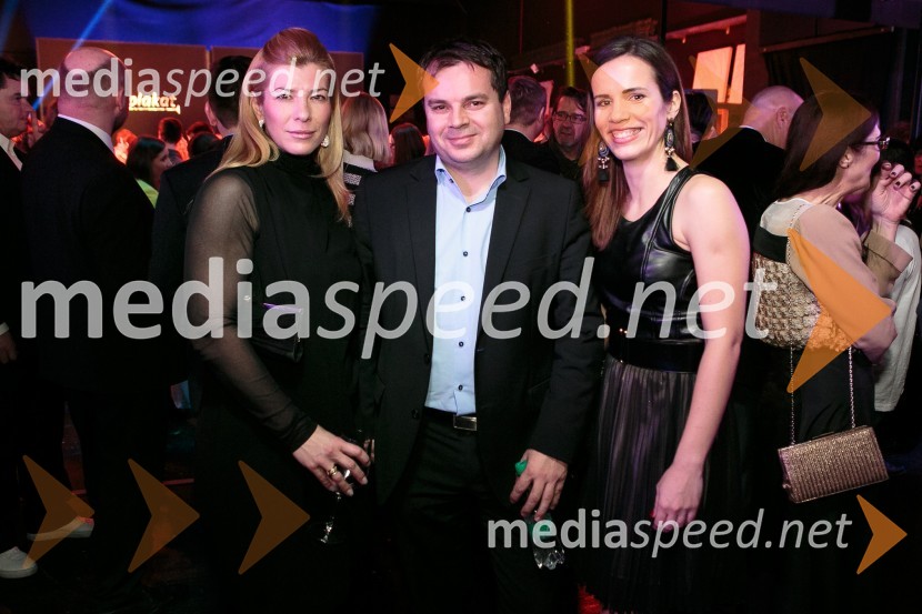  Saša Praprotnik, direktorica Bolha.com;  Aleksander Žist,  direktor, Radio Center;  Milena  Kalaacunn, HubmediaOutstanding 2015, podelitev nagrad