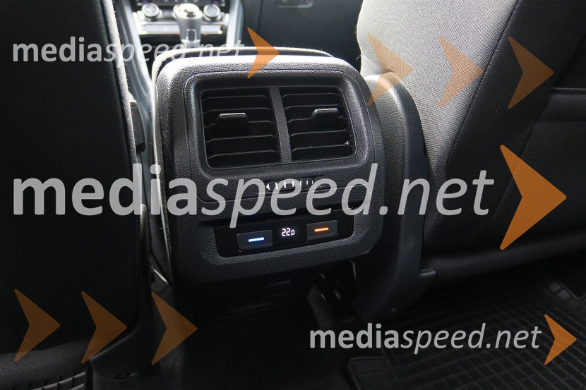 Volkswagen Touran 1.6 TDI Comfortline, zadnja klop si uravnava klimo posebajVolkswagen Touran 1.6 TDI Comfortline, mediaspeed test